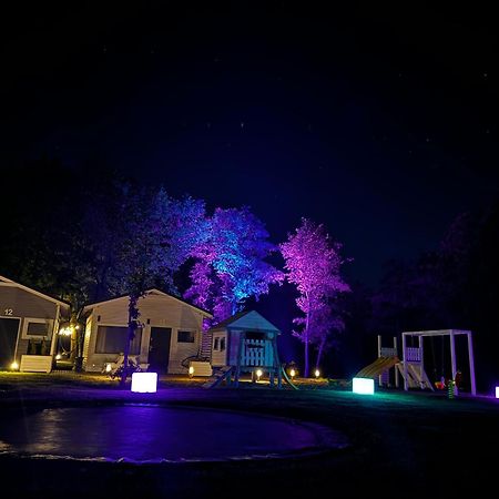 Lumi Resort Domki Letniskowe Z Podgrzewanym Basenem Rewal Buitenkant foto
