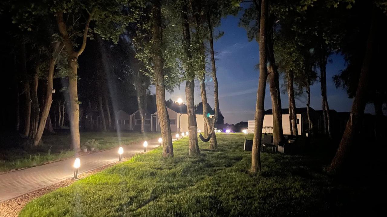Lumi Resort Domki Letniskowe Z Podgrzewanym Basenem Rewal Buitenkant foto
