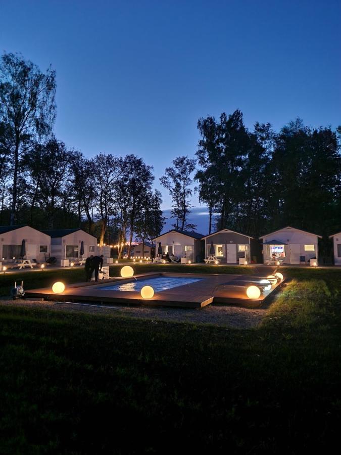 Lumi Resort Domki Letniskowe Z Podgrzewanym Basenem Rewal Buitenkant foto