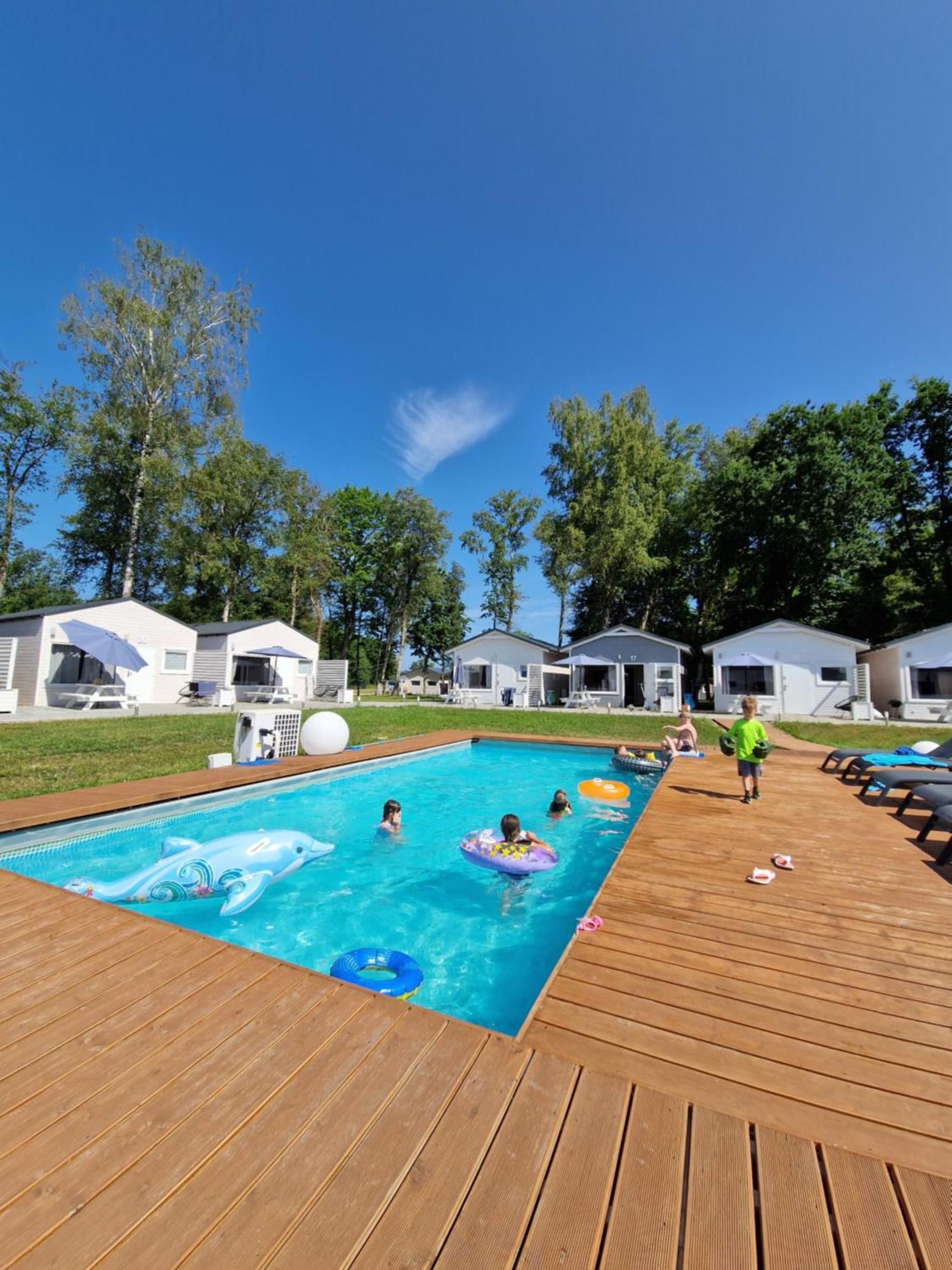 Lumi Resort Domki Letniskowe Z Podgrzewanym Basenem Rewal Buitenkant foto